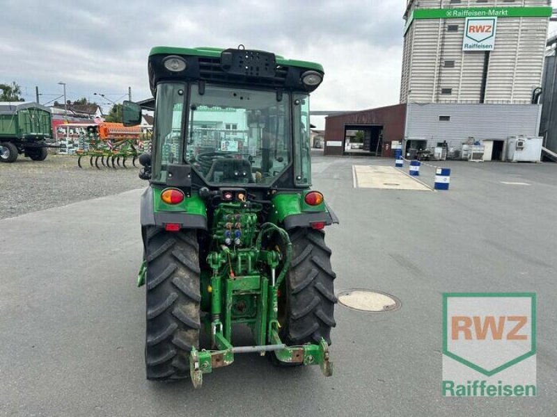 Schmalspurtraktor des Typs John Deere JD 5105 GN, Gebrauchtmaschine in Riedstadt-Wolfskehlen (Bild 4)