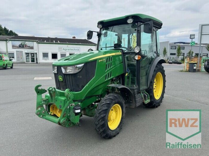 Schmalspurtraktor des Typs John Deere JD 5105 GN, Gebrauchtmaschine in Riedstadt-Wolfskehlen (Bild 1)