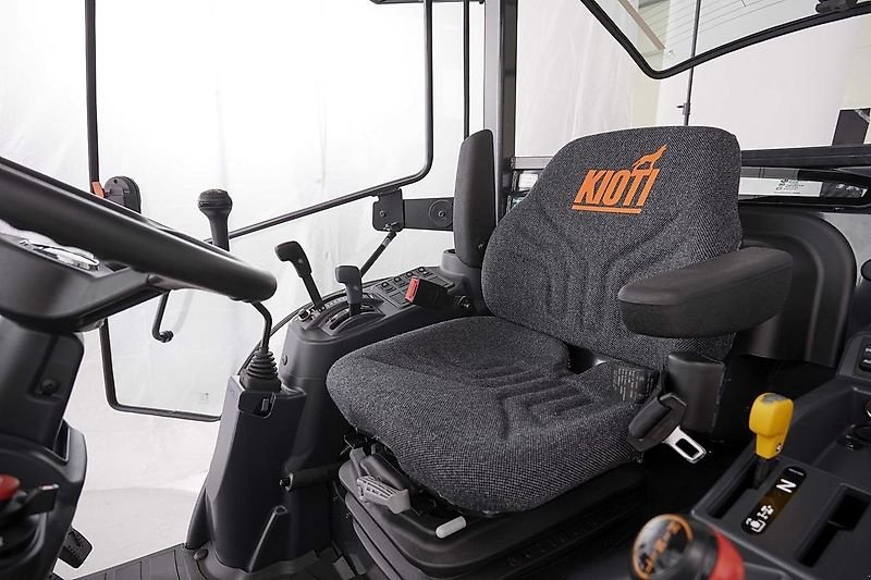 Schmalspurtraktor des Typs Kioti CX2510CH 4-WD, Neumaschine in Wien (Bild 12)