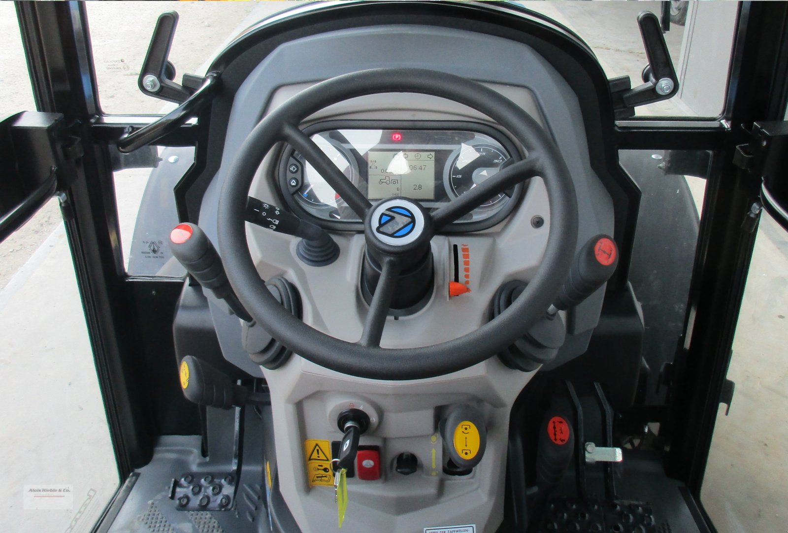 Schmalspurtraktor des Typs Landini Mistral 2-055, Neumaschine in Tapfheim (Bild 5)