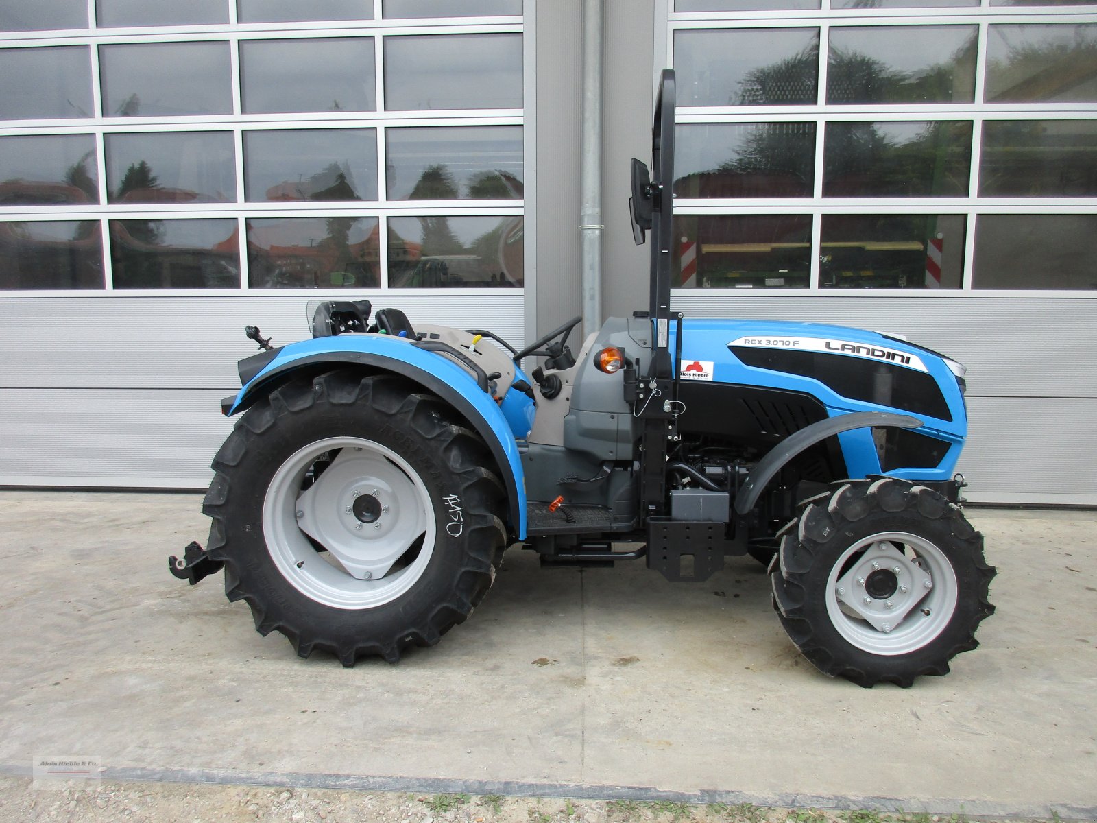 Schmalspurtraktor des Typs Landini Rex 3-080F, Neumaschine in Tapfheim (Bild 5)