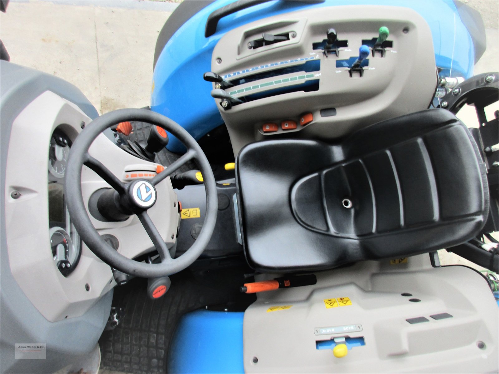 Schmalspurtraktor des Typs Landini Rex 3-080F, Neumaschine in Tapfheim (Bild 10)