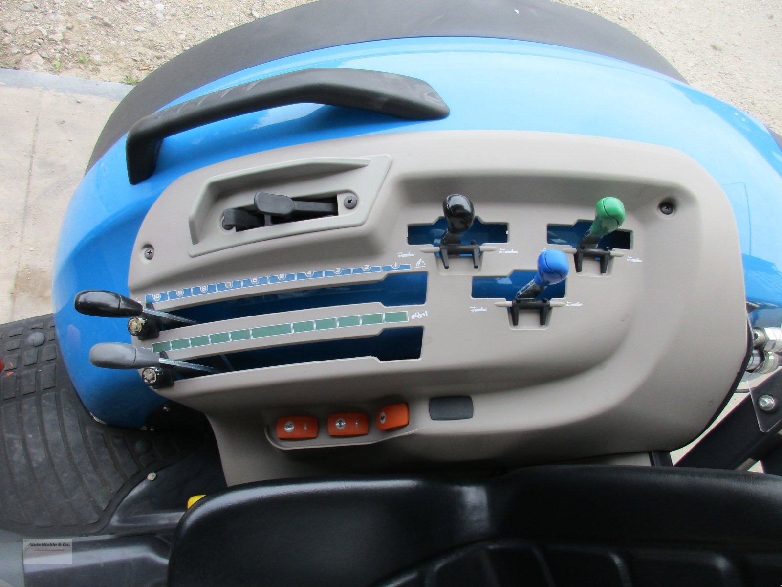 Schmalspurtraktor des Typs Landini Rex 3-080F, Neumaschine in Tapfheim (Bild 12)