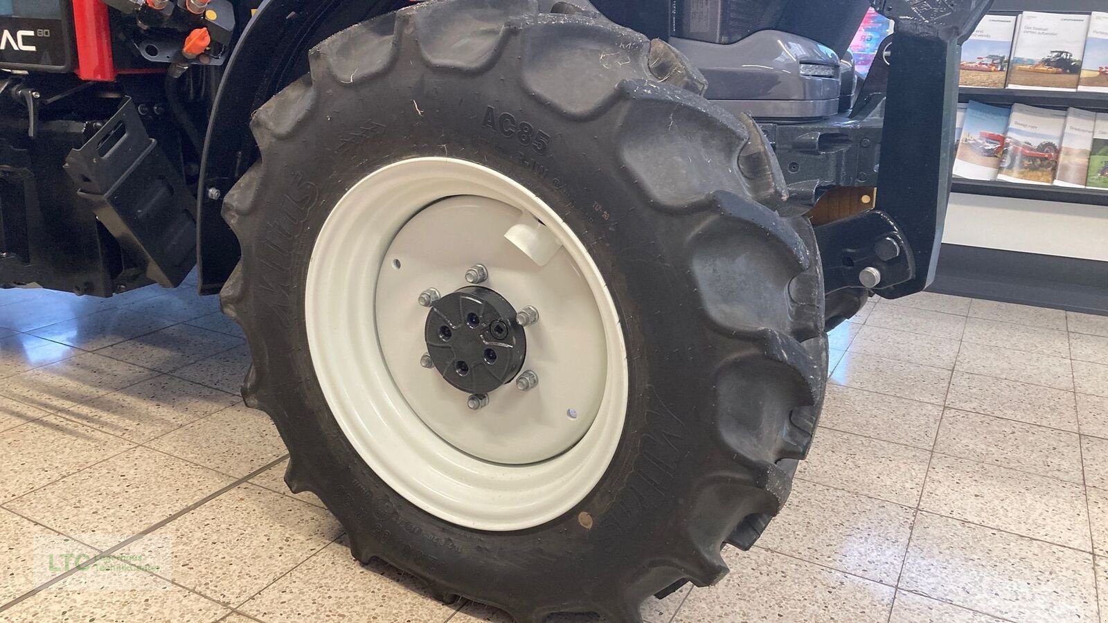 Schmalspurtraktor des Typs Lindner Lintrac 80, Gebrauchtmaschine in Großpetersdorf (Bild 13)