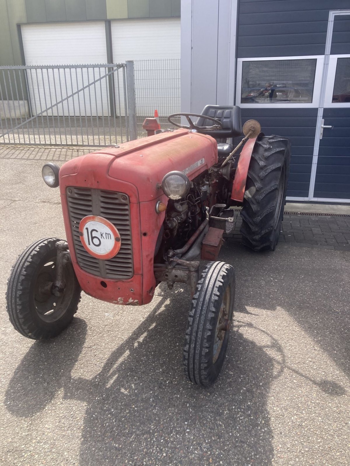 Schmalspurtraktor van het type Massey Ferguson -, Gebrauchtmaschine in Neer (Foto 1)