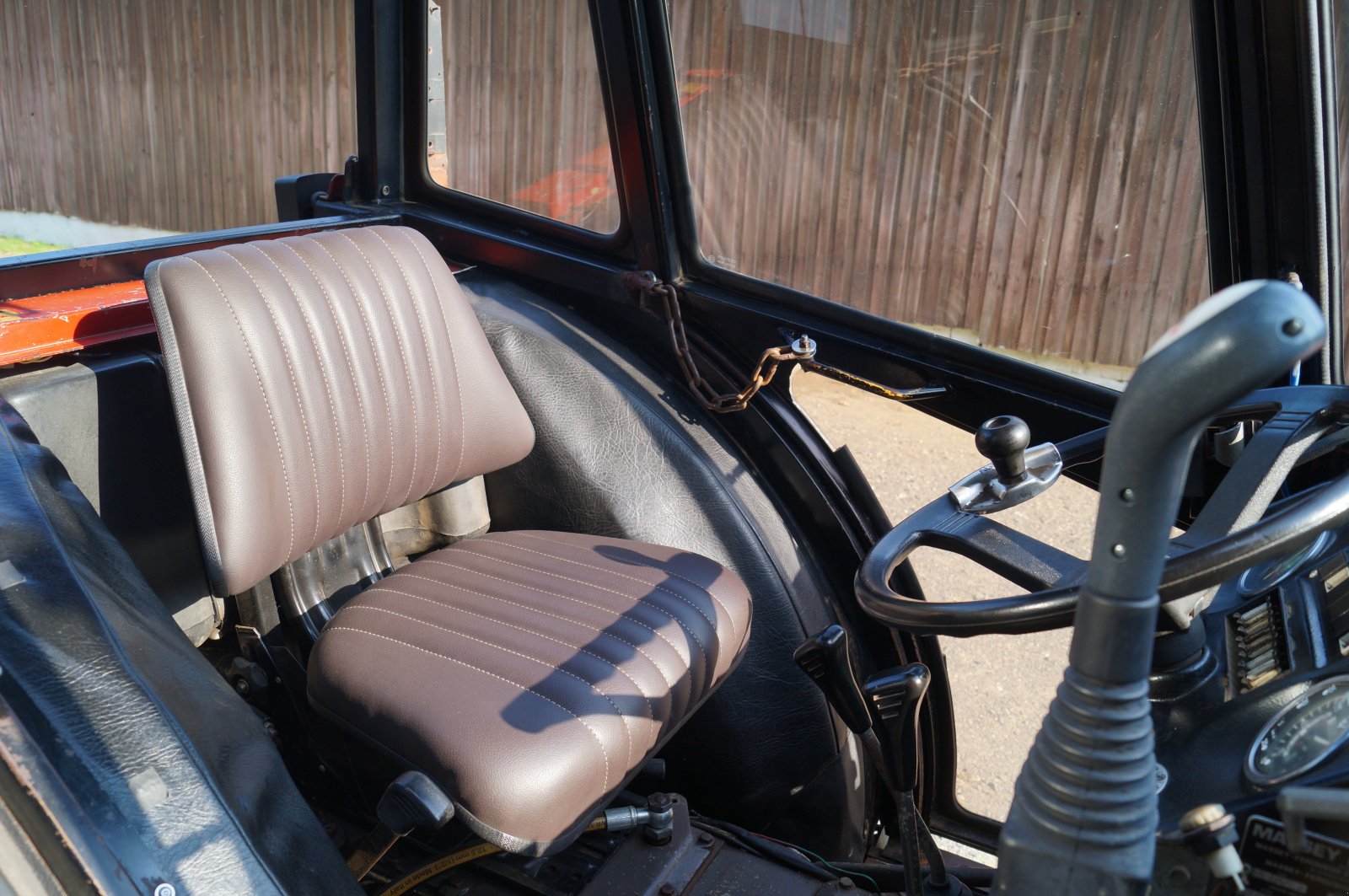 Schmalspurtraktor des Typs Massey Ferguson 174 S, Gebrauchtmaschine in Weiden (Bild 2)