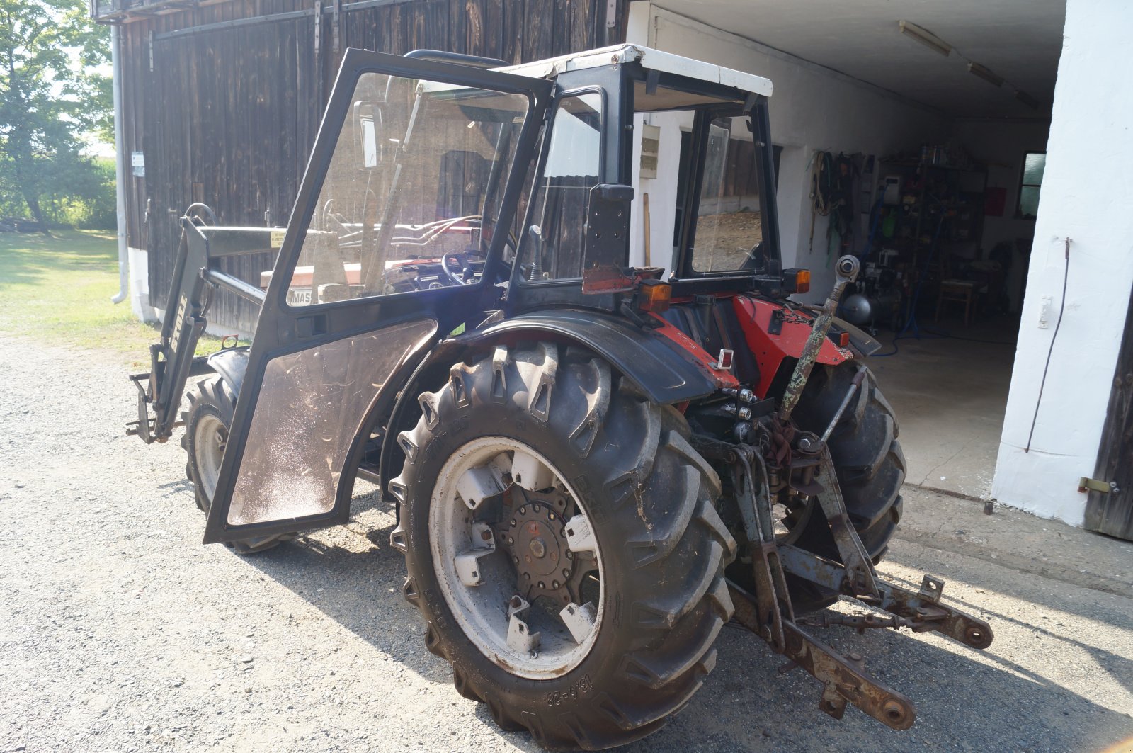 Schmalspurtraktor des Typs Massey Ferguson 174 S, Gebrauchtmaschine in Weiden (Bild 3)