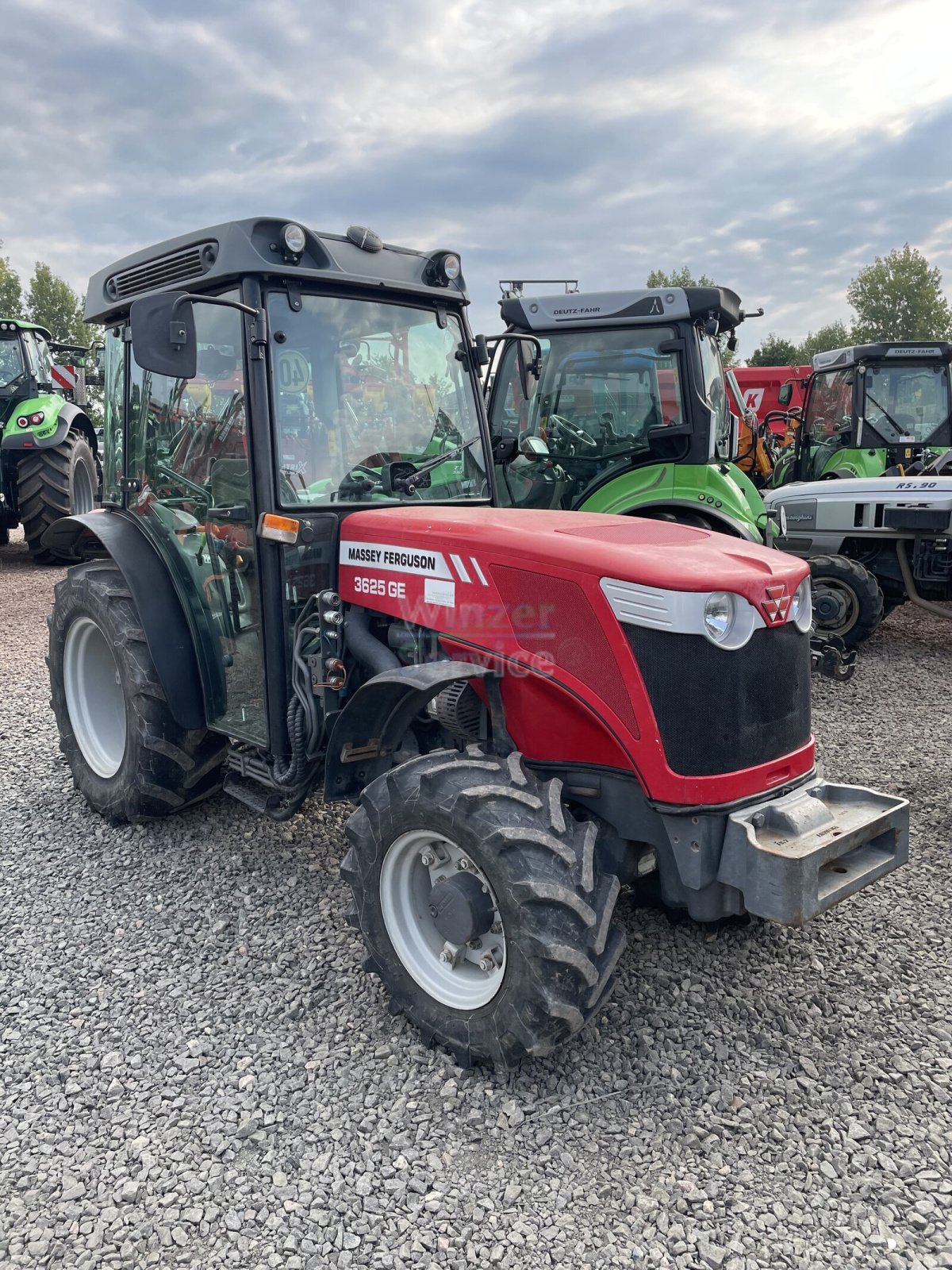 Schmalspurtraktor des Typs Massey Ferguson 3625 GE, Gebrauchtmaschine in Dannstadt-Schauernheim (Bild 1)