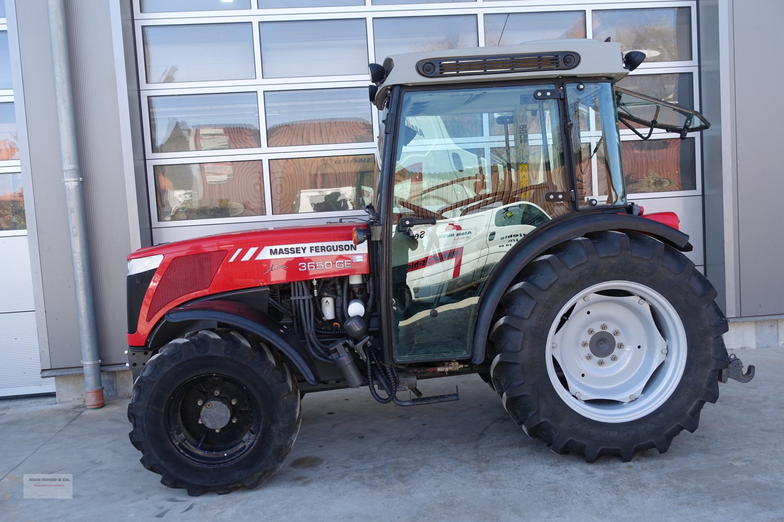 Schmalspurtraktor typu Massey Ferguson 3650GE, Gebrauchtmaschine v Tapfheim (Obrázek 2)
