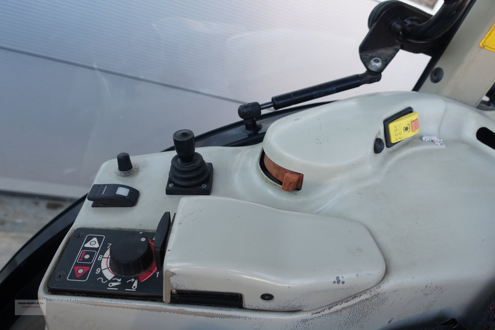 Schmalspurtraktor typu Massey Ferguson 3650GE, Gebrauchtmaschine v Tapfheim (Obrázek 7)