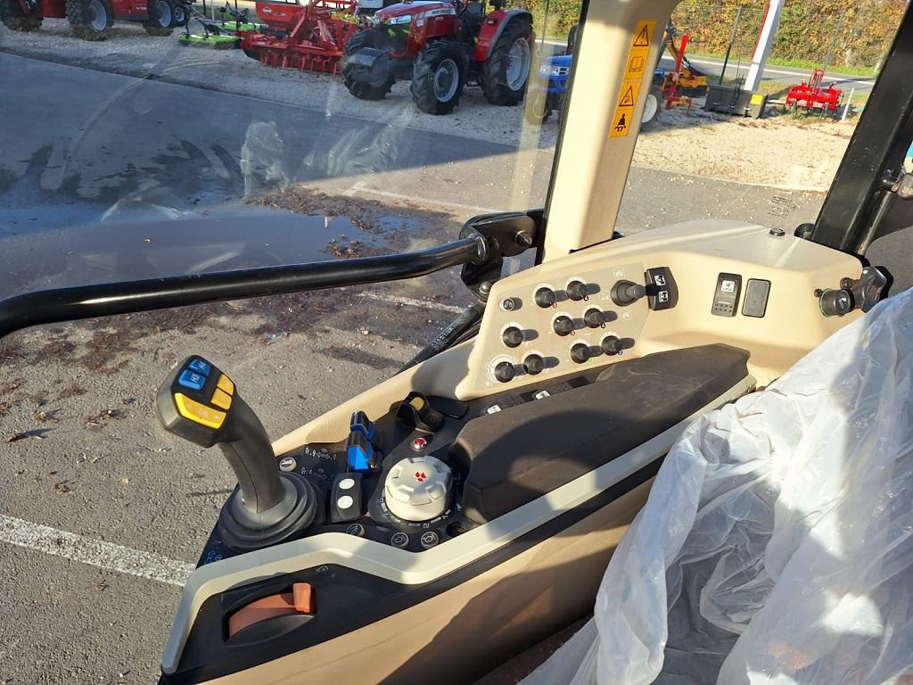 Schmalspurtraktor des Typs Massey Ferguson 3709GE EFF, Gebrauchtmaschine in NOVES (Bild 7)