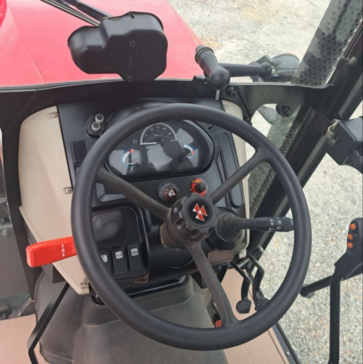 Schmalspurtraktor des Typs Massey Ferguson 3709VESS, Gebrauchtmaschine in UCHAUD (Bild 10)