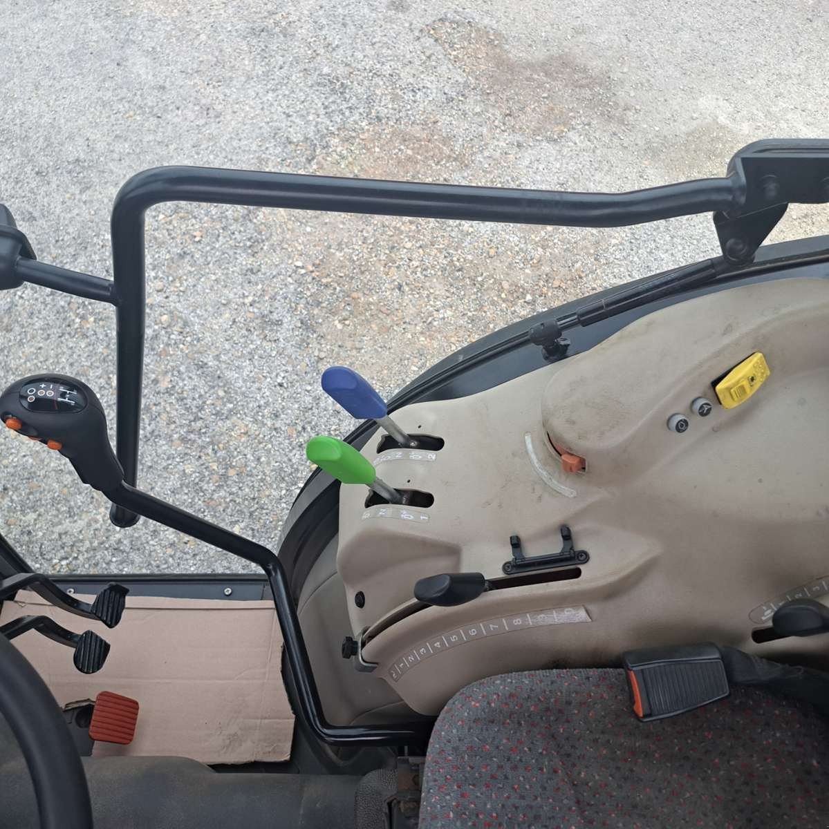 Schmalspurtraktor des Typs Massey Ferguson 3709VESS, Gebrauchtmaschine in UCHAUD (Bild 9)