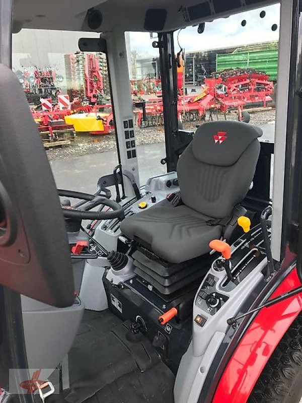 Schmalspurtraktor des Typs Massey Ferguson MF 1735 M HC, Neumaschine in Oederan (Bild 5)