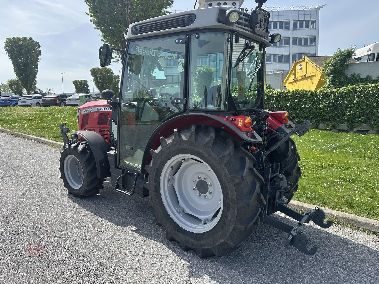Schmalspurtraktor typu Massey Ferguson MF 3708, Vorführmaschine v Schwechat (Obrázek 4)