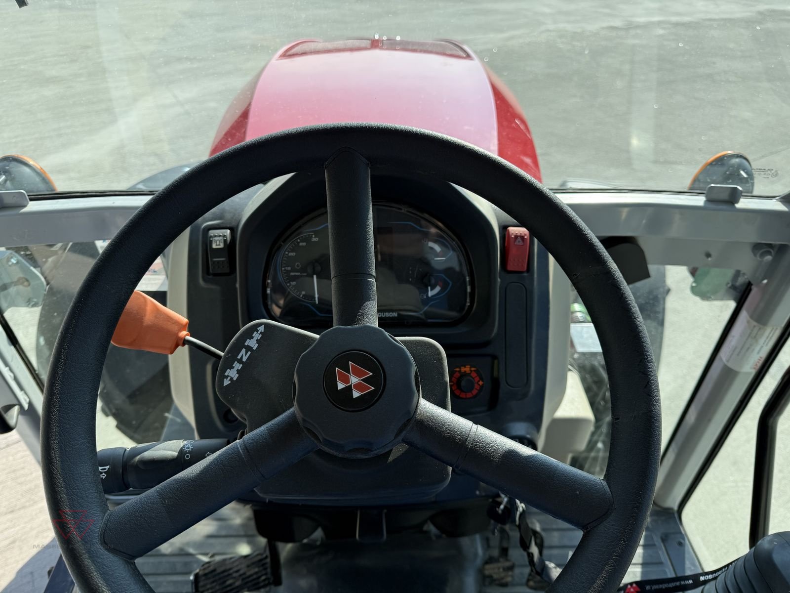 Schmalspurtraktor van het type Massey Ferguson MF 3FR.85, Vorführmaschine in Schwechat (Foto 20)