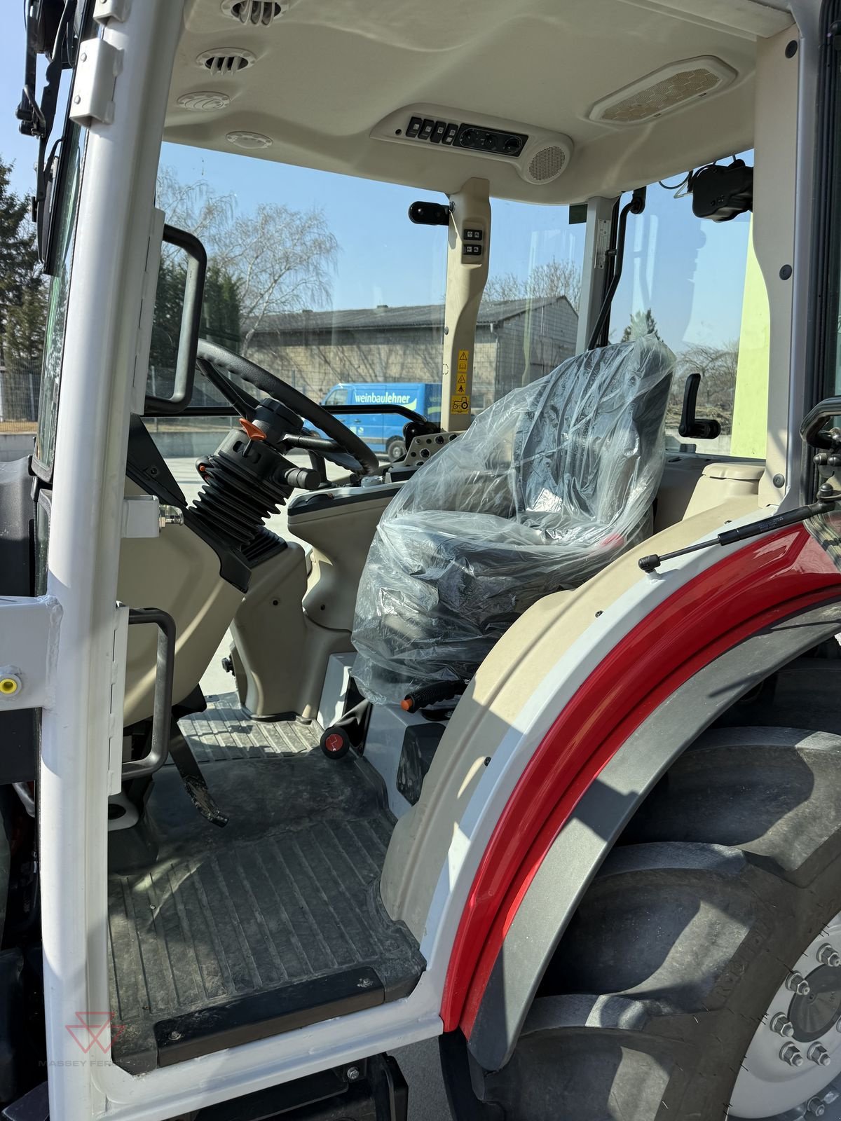 Schmalspurtraktor van het type Massey Ferguson MF 3FR.85, Vorführmaschine in Schwechat (Foto 14)