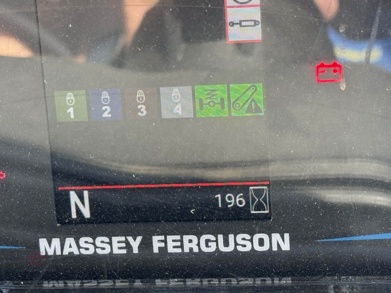 Schmalspurtraktor van het type Massey Ferguson MF 3FR.85, Vorführmaschine in Schwechat (Foto 22)