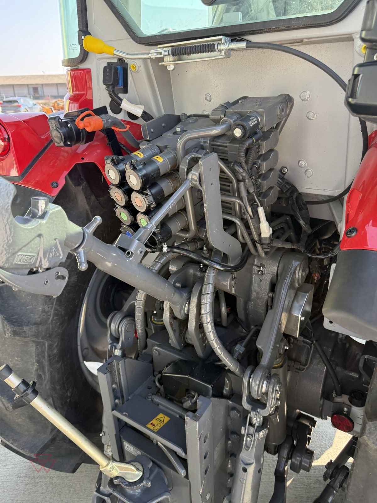 Schmalspurtraktor van het type Massey Ferguson MF 3FR.85, Vorführmaschine in Schwechat (Foto 9)