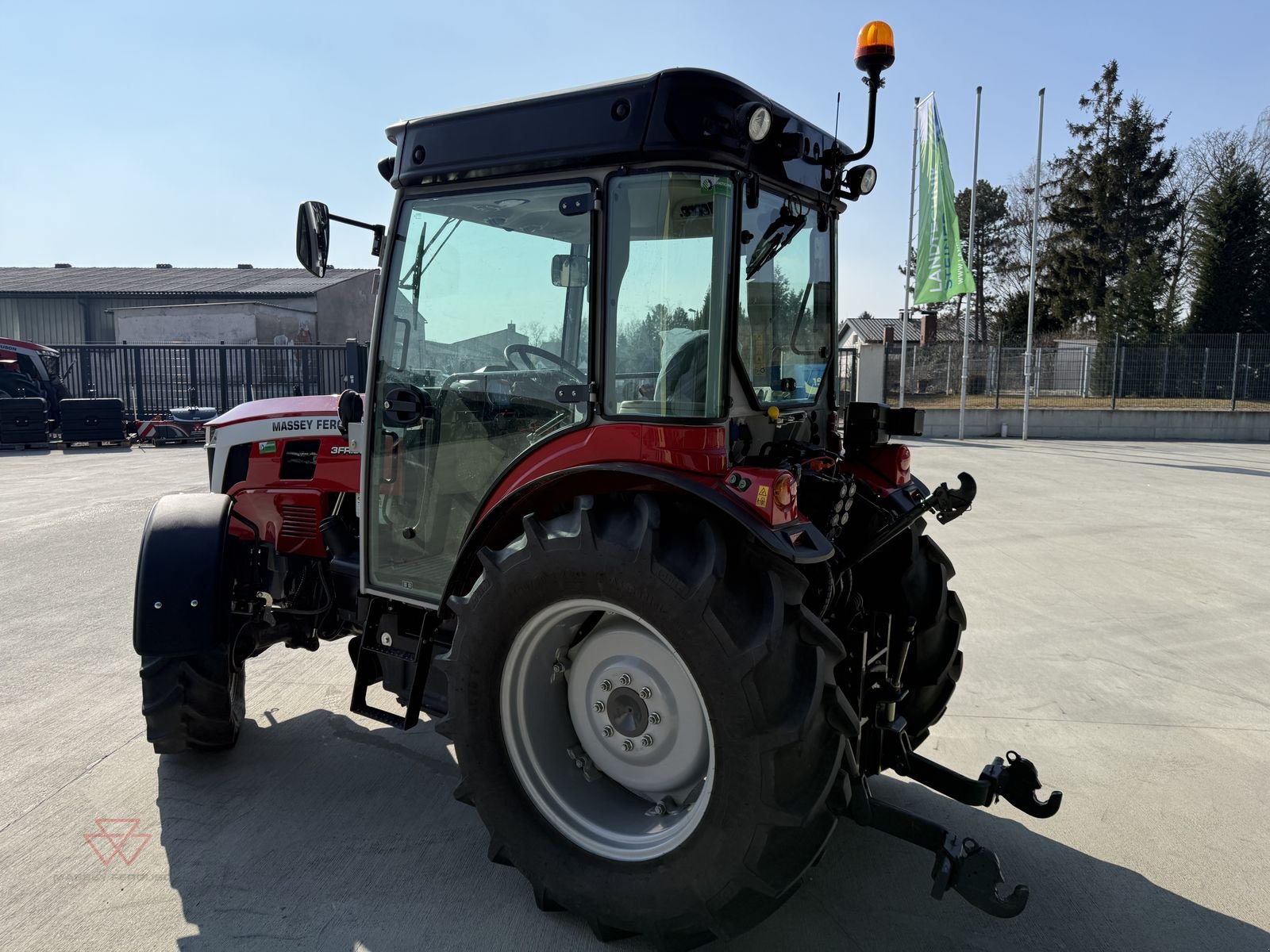 Schmalspurtraktor van het type Massey Ferguson MF 3FR.85, Vorführmaschine in Schwechat (Foto 11)