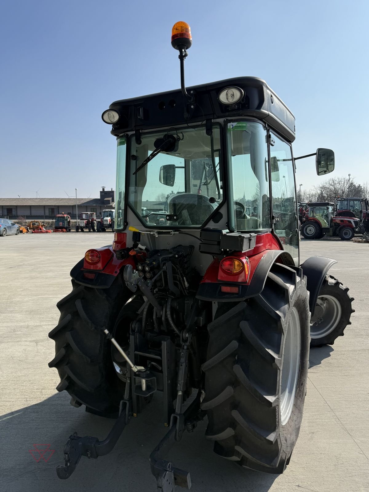 Schmalspurtraktor van het type Massey Ferguson MF 3FR.85, Vorführmaschine in Schwechat (Foto 7)