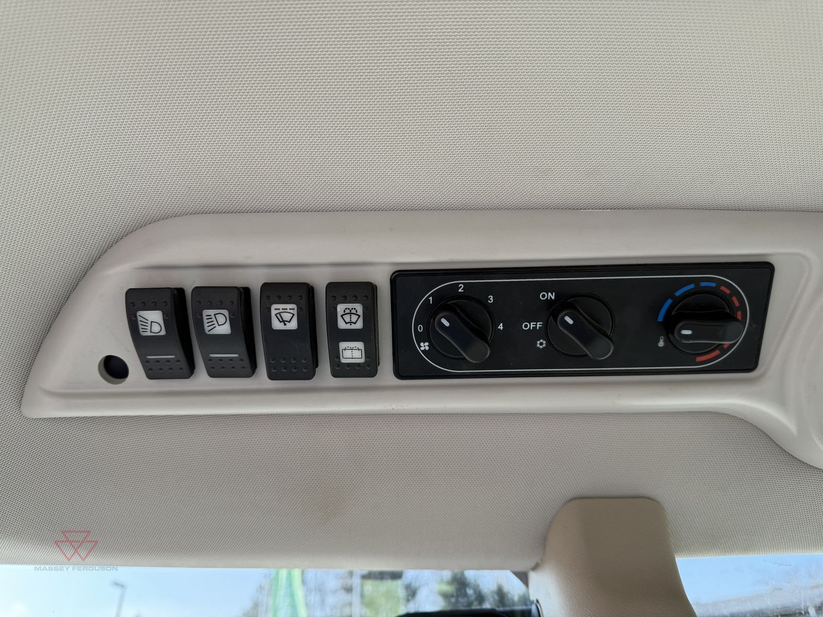 Schmalspurtraktor van het type Massey Ferguson MF 3FR.85, Vorführmaschine in Schwechat (Foto 18)