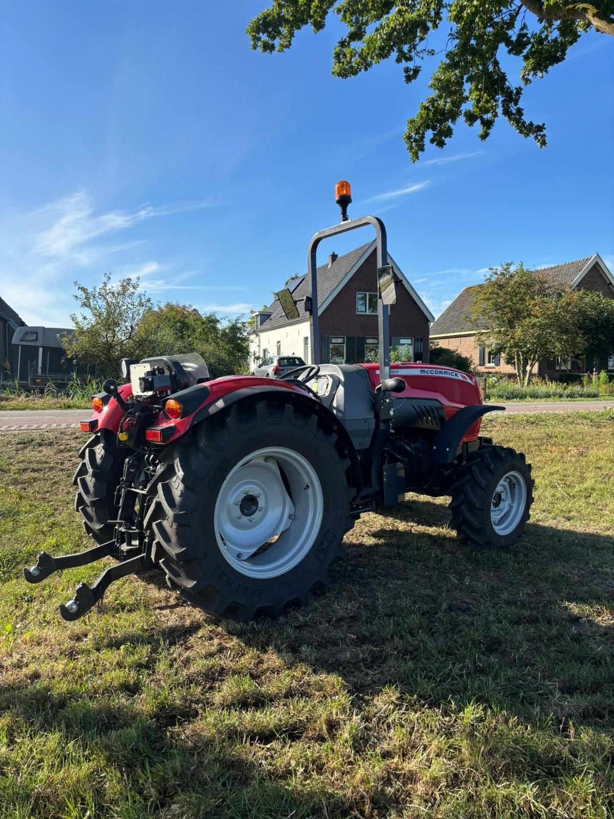 Schmalspurtraktor des Typs McCormick -, Gebrauchtmaschine in Wadenoijen (Bild 3)