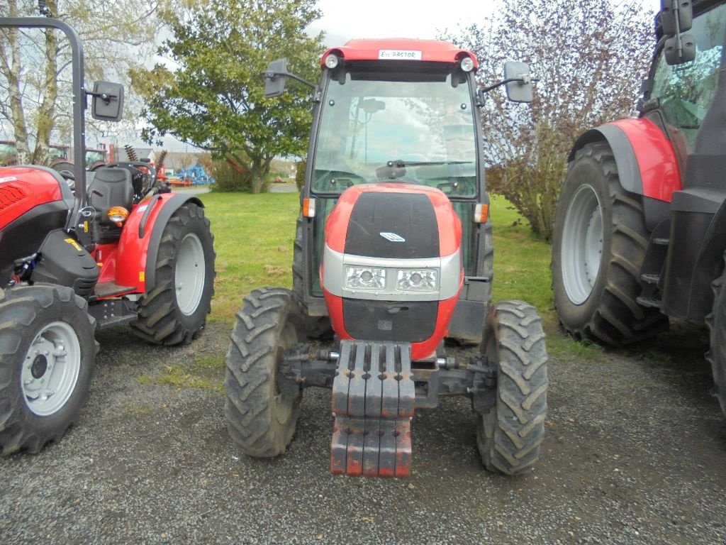 Schmalspurtraktor des Typs McCormick F90, Gebrauchtmaschine in AUTHON (Bild 3)