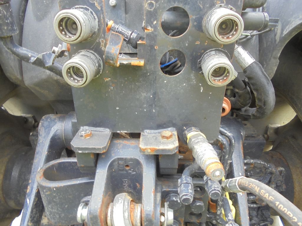 Schmalspurtraktor des Typs McCormick F90, Gebrauchtmaschine in AUTHON (Bild 6)