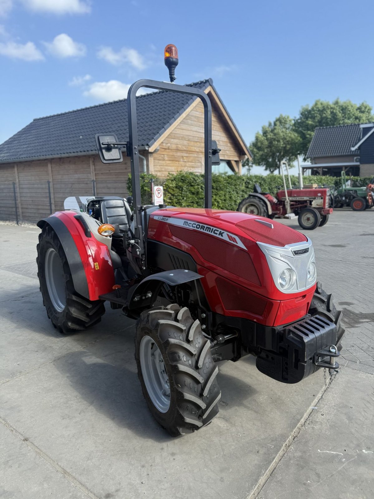 Schmalspurtraktor des Typs McCormick X3.80, Gebrauchtmaschine in Wadenoijen (Bild 3)