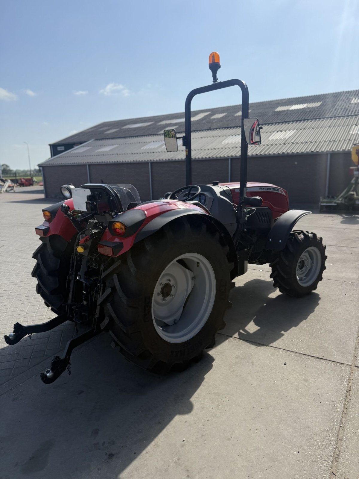 Schmalspurtraktor des Typs McCormick X3.80, Gebrauchtmaschine in Wadenoijen (Bild 2)