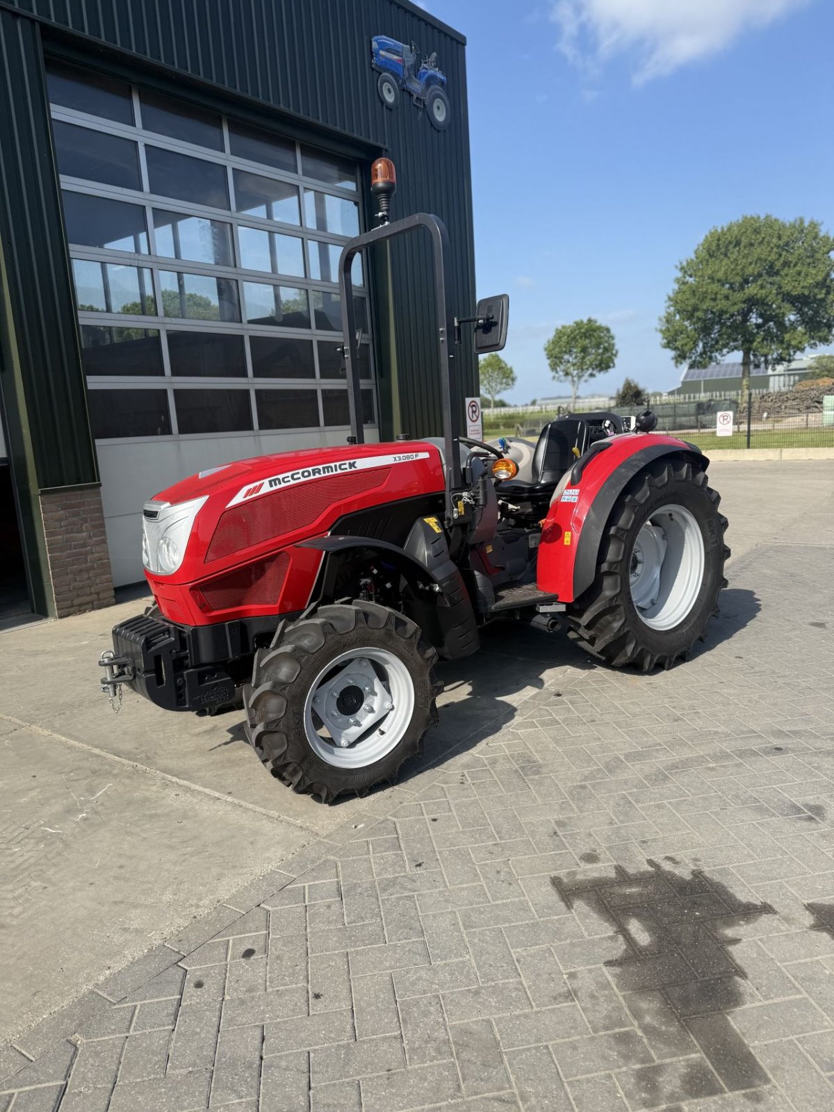 Schmalspurtraktor des Typs McCormick X3.80, Gebrauchtmaschine in Wadenoijen (Bild 1)