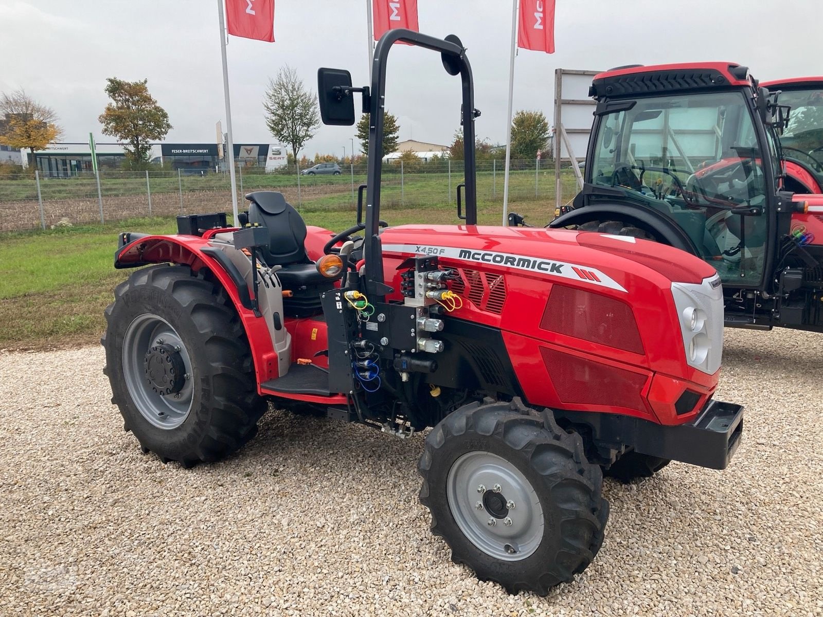 Schmalspurtraktor des Typs McCormick X4.50 F, Gebrauchtmaschine in Burgoberbach (Bild 2)