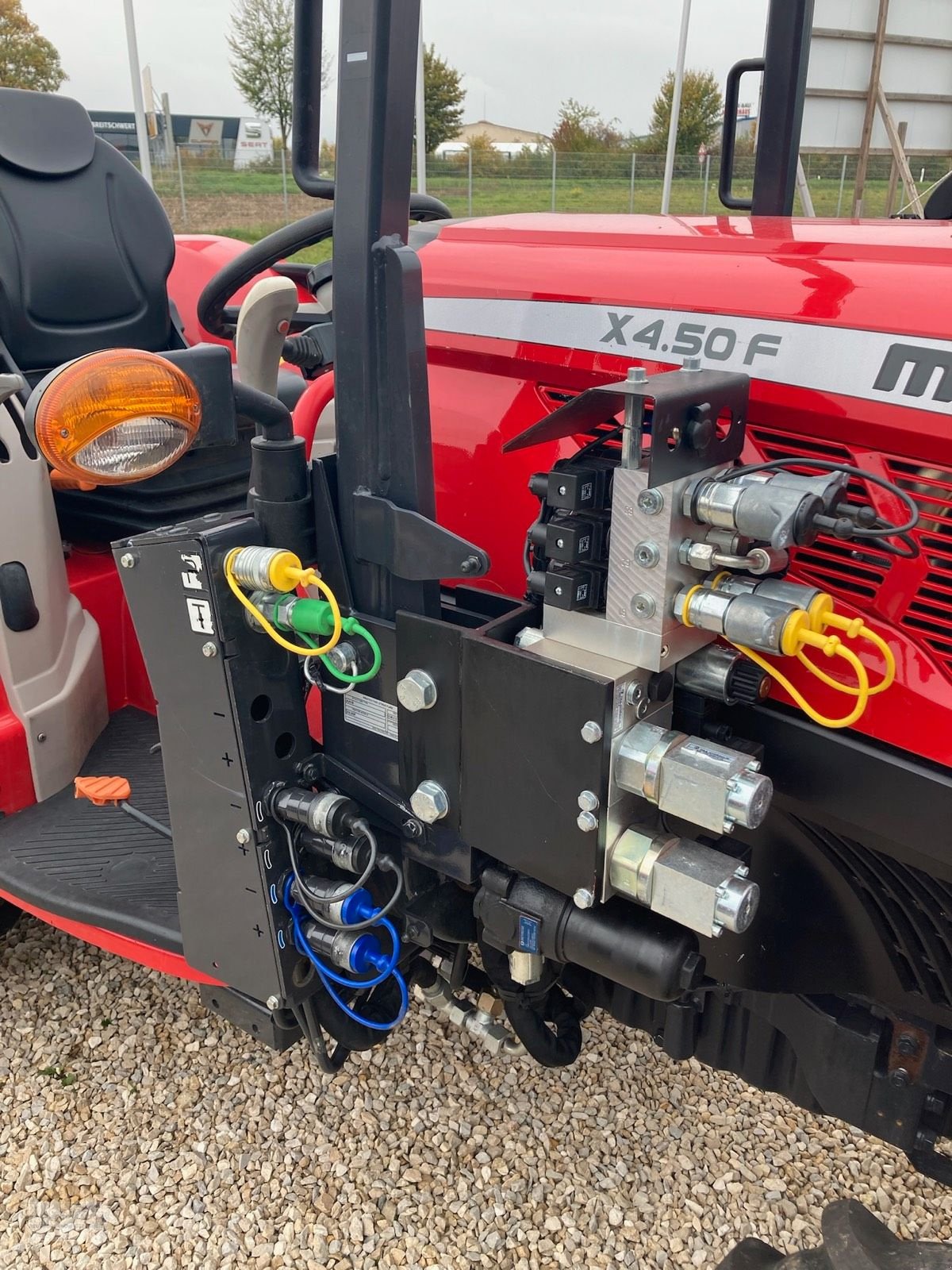 Schmalspurtraktor des Typs McCormick X4.50 F, Gebrauchtmaschine in Burgoberbach (Bild 4)