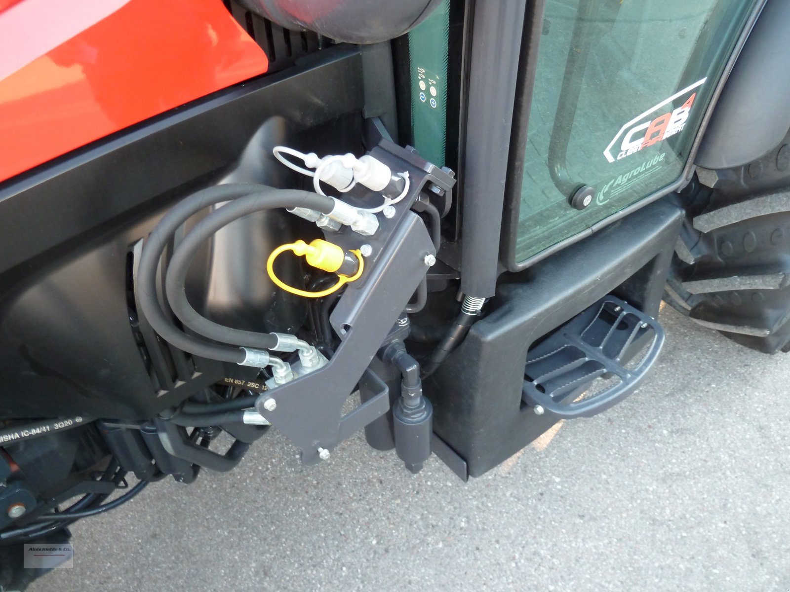 Schmalspurtraktor des Typs McCormick X4.70N, Neumaschine in Tapfheim (Bild 3)