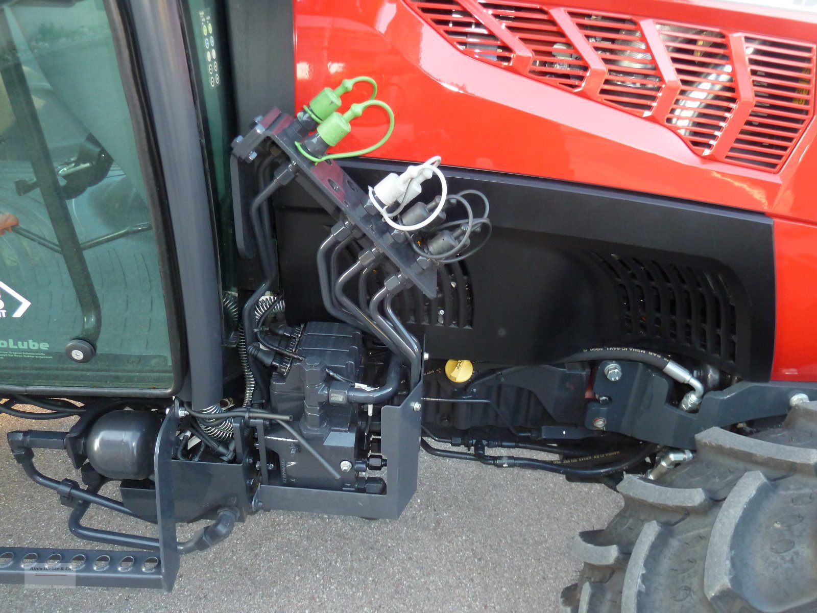 Schmalspurtraktor des Typs McCormick X4.70N, Neumaschine in Tapfheim (Bild 4)