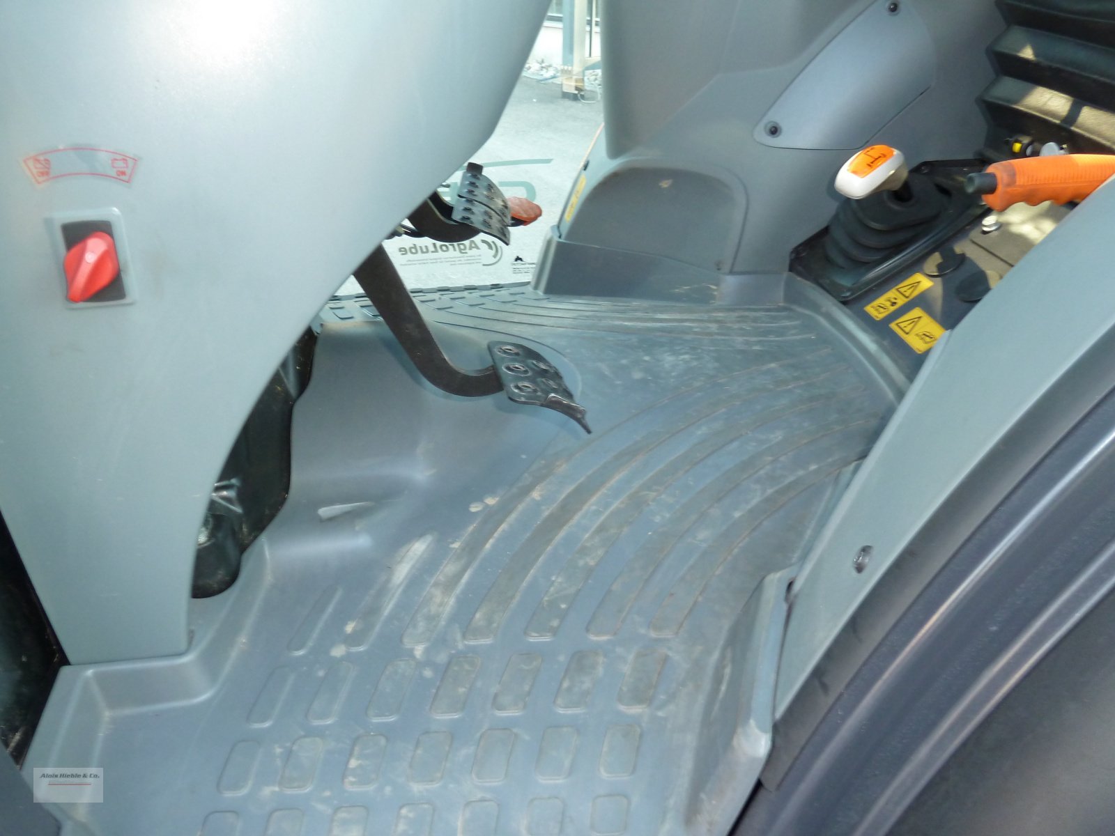 Schmalspurtraktor des Typs McCormick X4.70N, Neumaschine in Tapfheim (Bild 9)