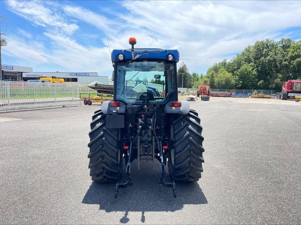 Schmalspurtraktor des Typs New Holland T 4.100F, Gebrauchtmaschine in Montauban (Bild 7)