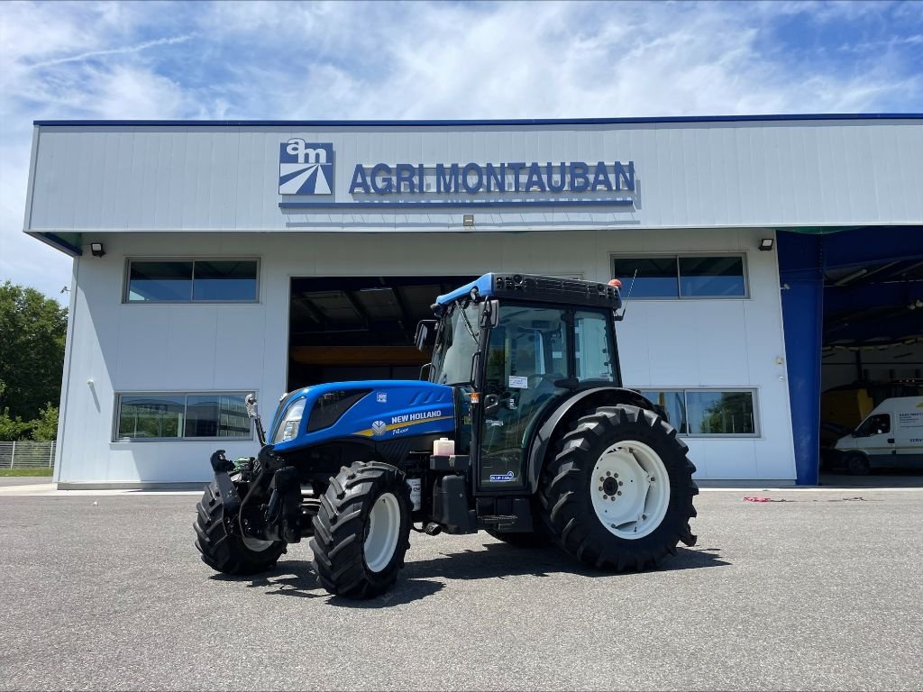 Schmalspurtraktor des Typs New Holland T 4.100F, Gebrauchtmaschine in Montauban (Bild 1)