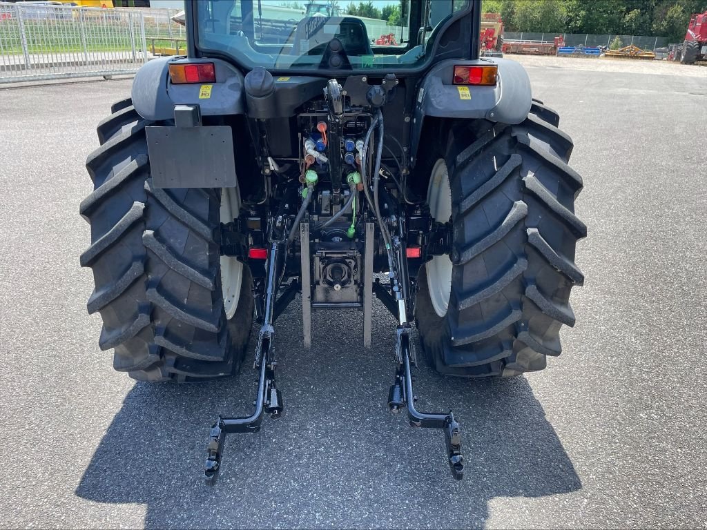 Schmalspurtraktor des Typs New Holland T 4.100F, Gebrauchtmaschine in Montauban (Bild 8)