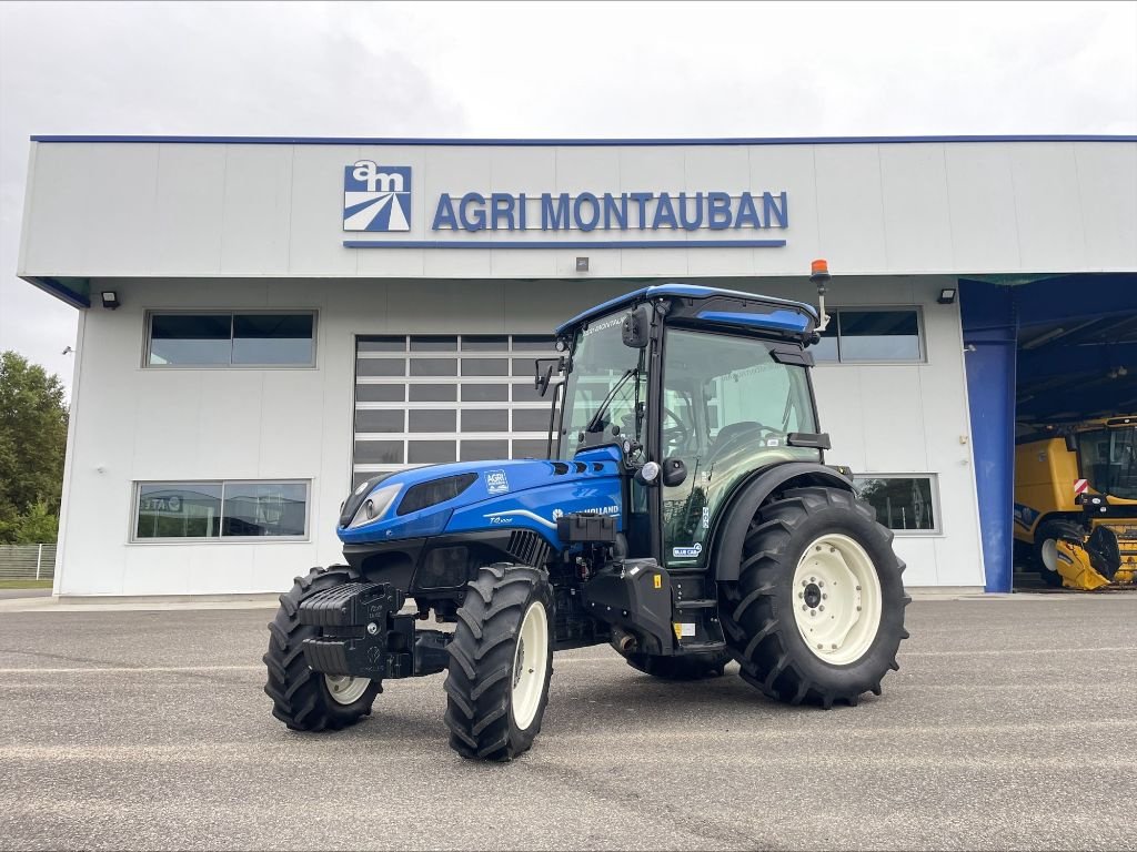 Schmalspurtraktor des Typs New Holland T 4.100F, Gebrauchtmaschine in Montauban (Bild 1)