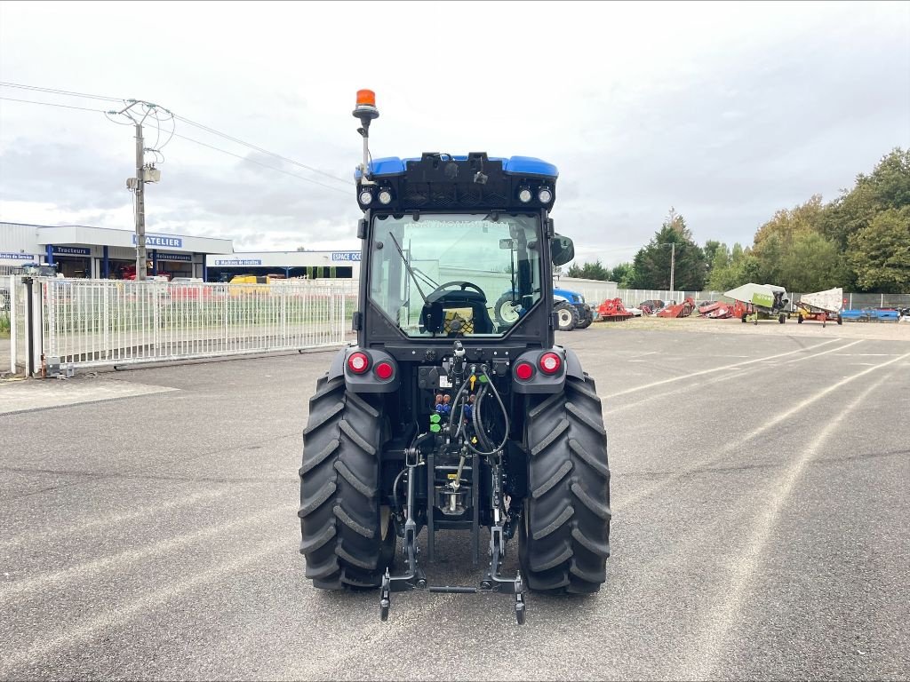 Schmalspurtraktor des Typs New Holland T 4.100F, Gebrauchtmaschine in Montauban (Bild 7)