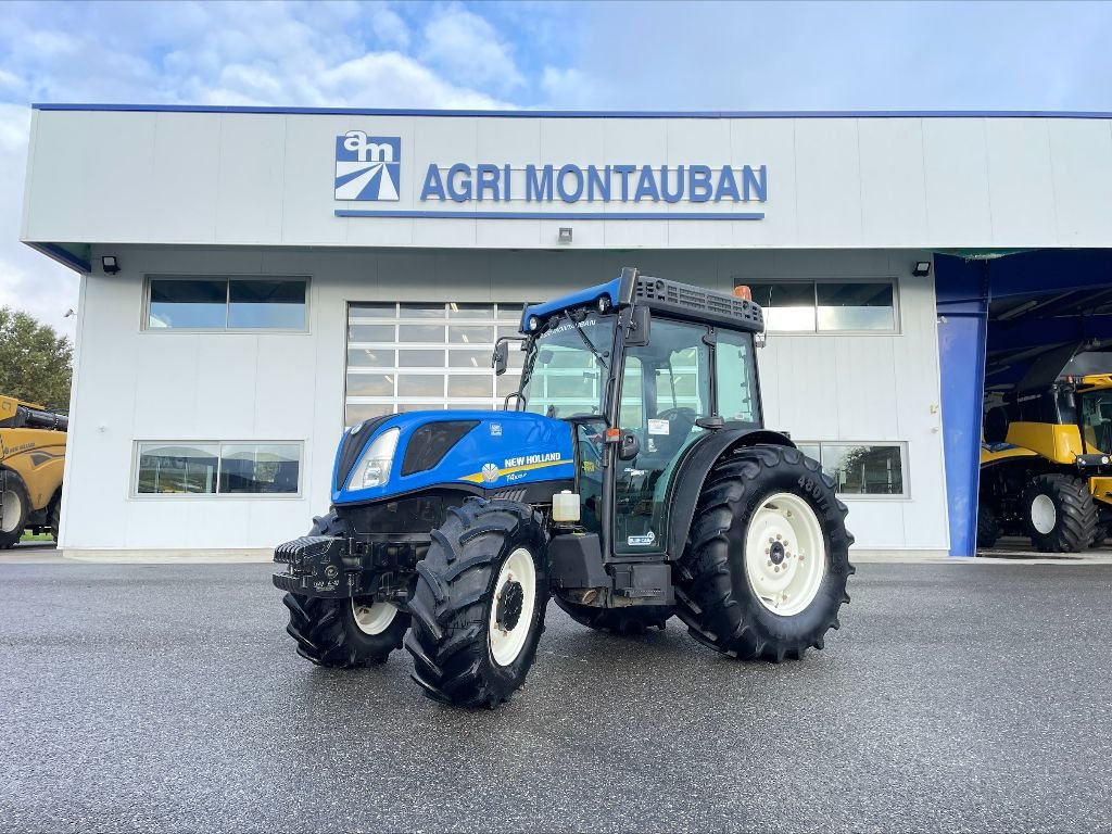 Schmalspurtraktor des Typs New Holland T 4.100LP, Gebrauchtmaschine in Montauban (Bild 1)