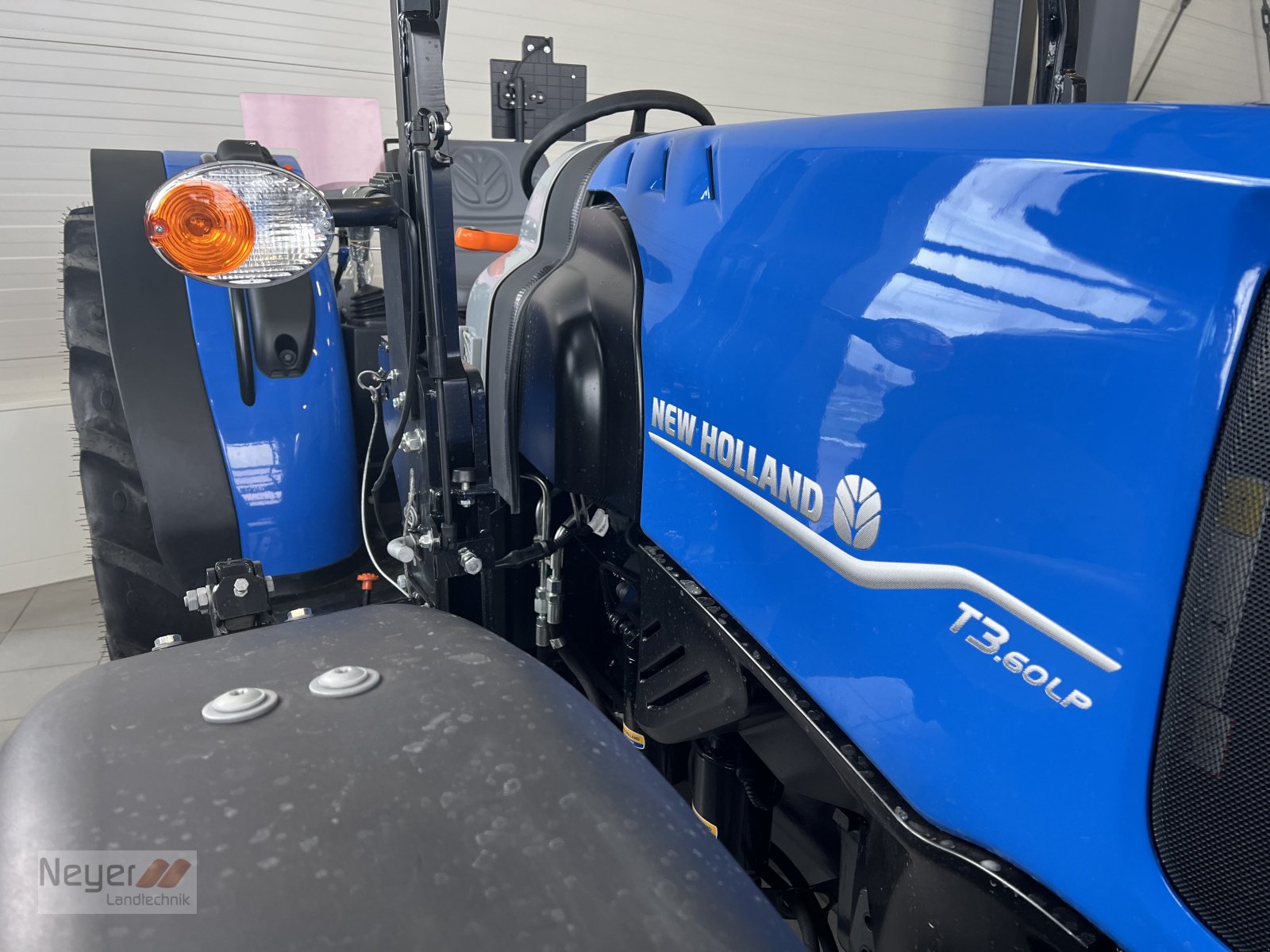 Schmalspurtraktor des Typs New Holland T3.60 Low Profile, Neumaschine in Bad Waldsee Mennisweiler (Bild 7)