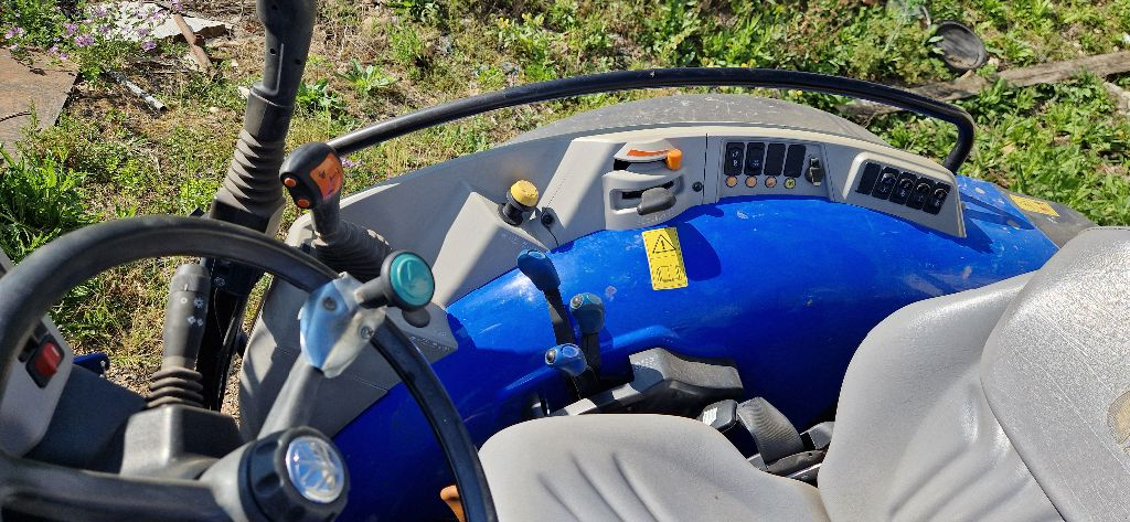 Schmalspurtraktor typu New Holland T4 120F, Gebrauchtmaschine v ST MARTIN EN HAUT (Obrázek 3)