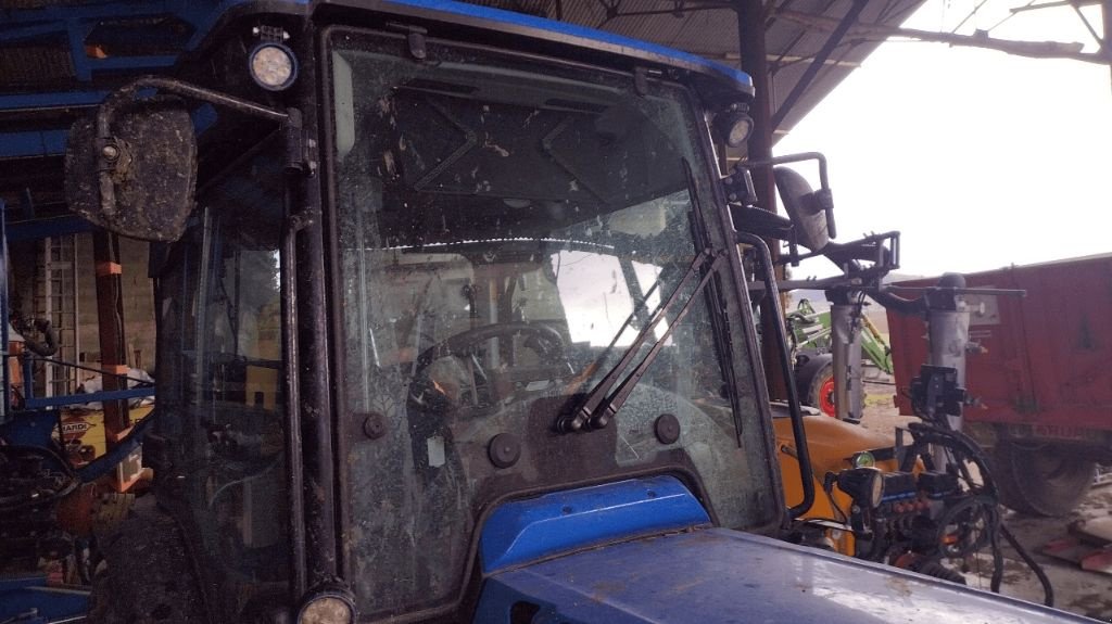 Schmalspurtraktor typu New Holland T4 120F, Gebrauchtmaschine v ENNEZAT (Obrázek 3)