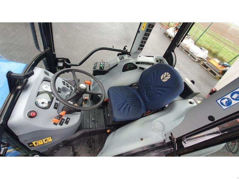 Schmalspurtraktor des Typs New Holland T4-90V, Gebrauchtmaschine in ANTIGNY (Bild 3)