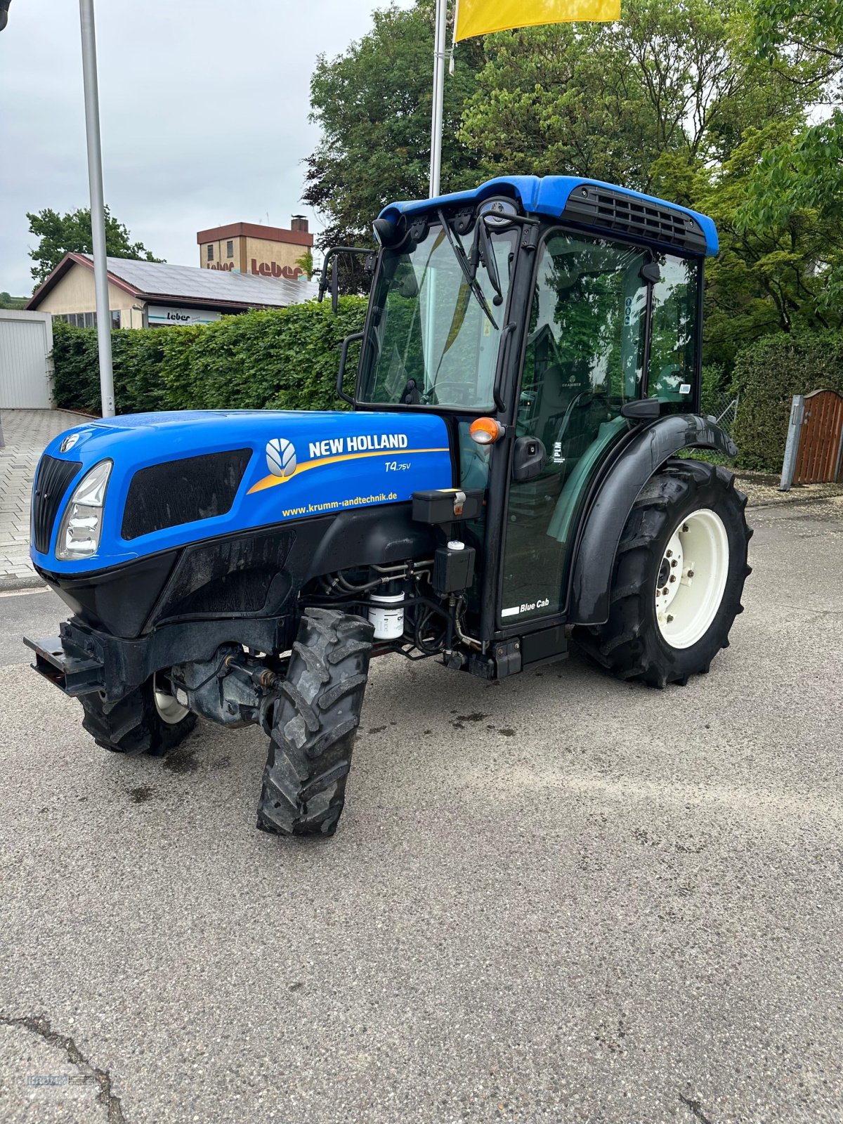 Schmalspurtraktor des Typs New Holland t4030v, Gebrauchtmaschine in Malterdingen (Bild 1)