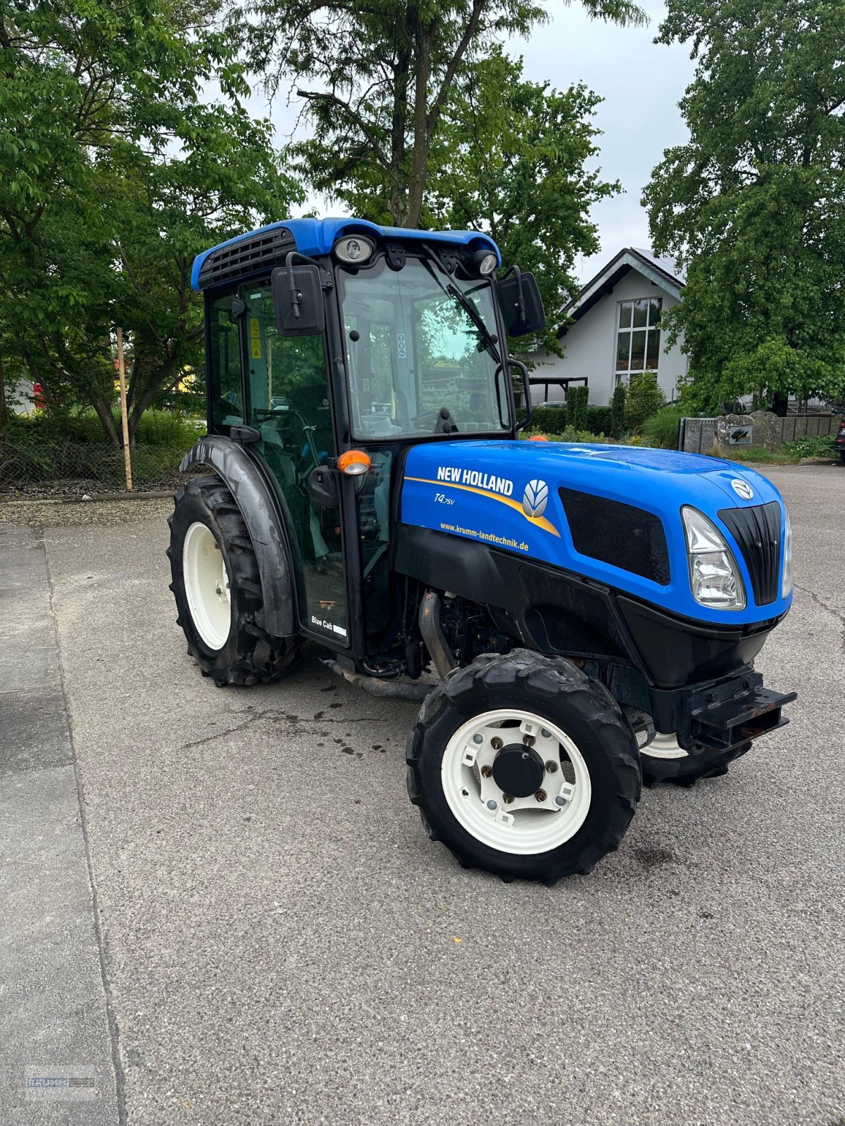 Schmalspurtraktor des Typs New Holland t4030v, Gebrauchtmaschine in Malterdingen (Bild 2)