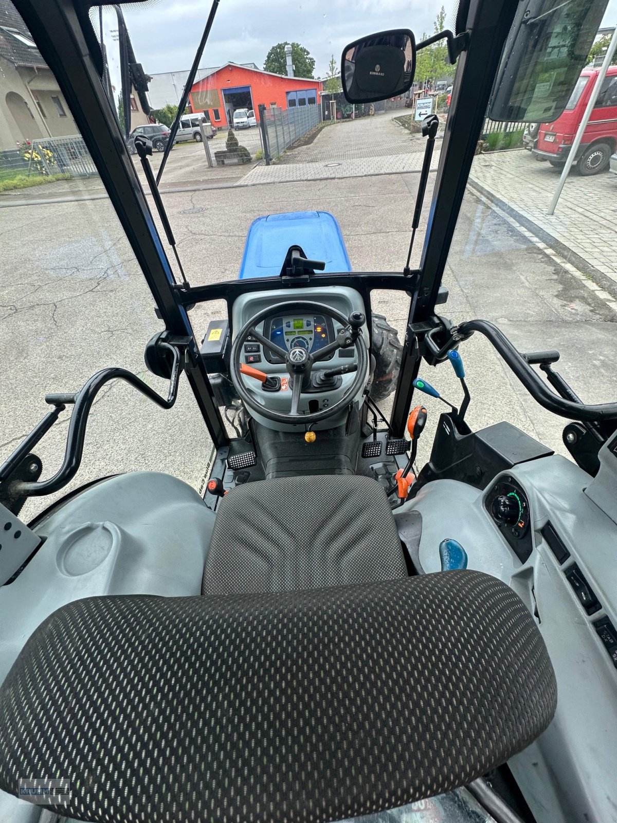 Schmalspurtraktor des Typs New Holland t4030v, Gebrauchtmaschine in Malterdingen (Bild 3)